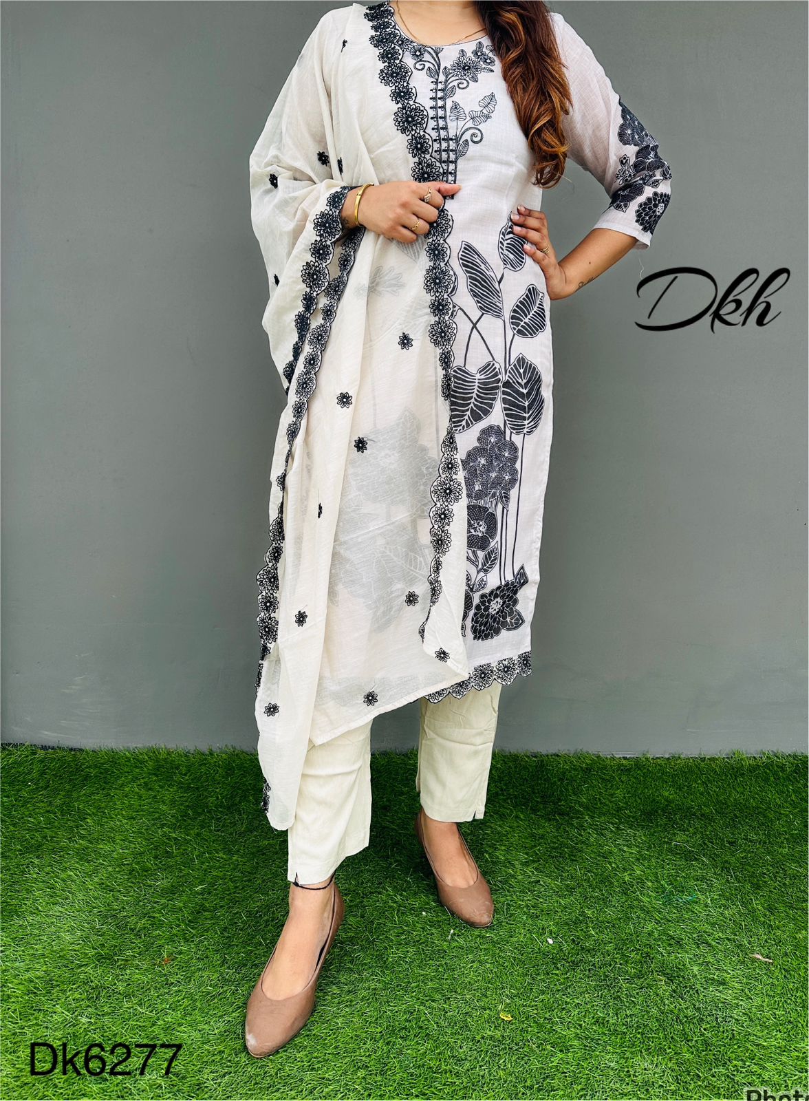 Dk6277 Premium pure linen 3 pc suit set beautifully embroidered on front as well as back..