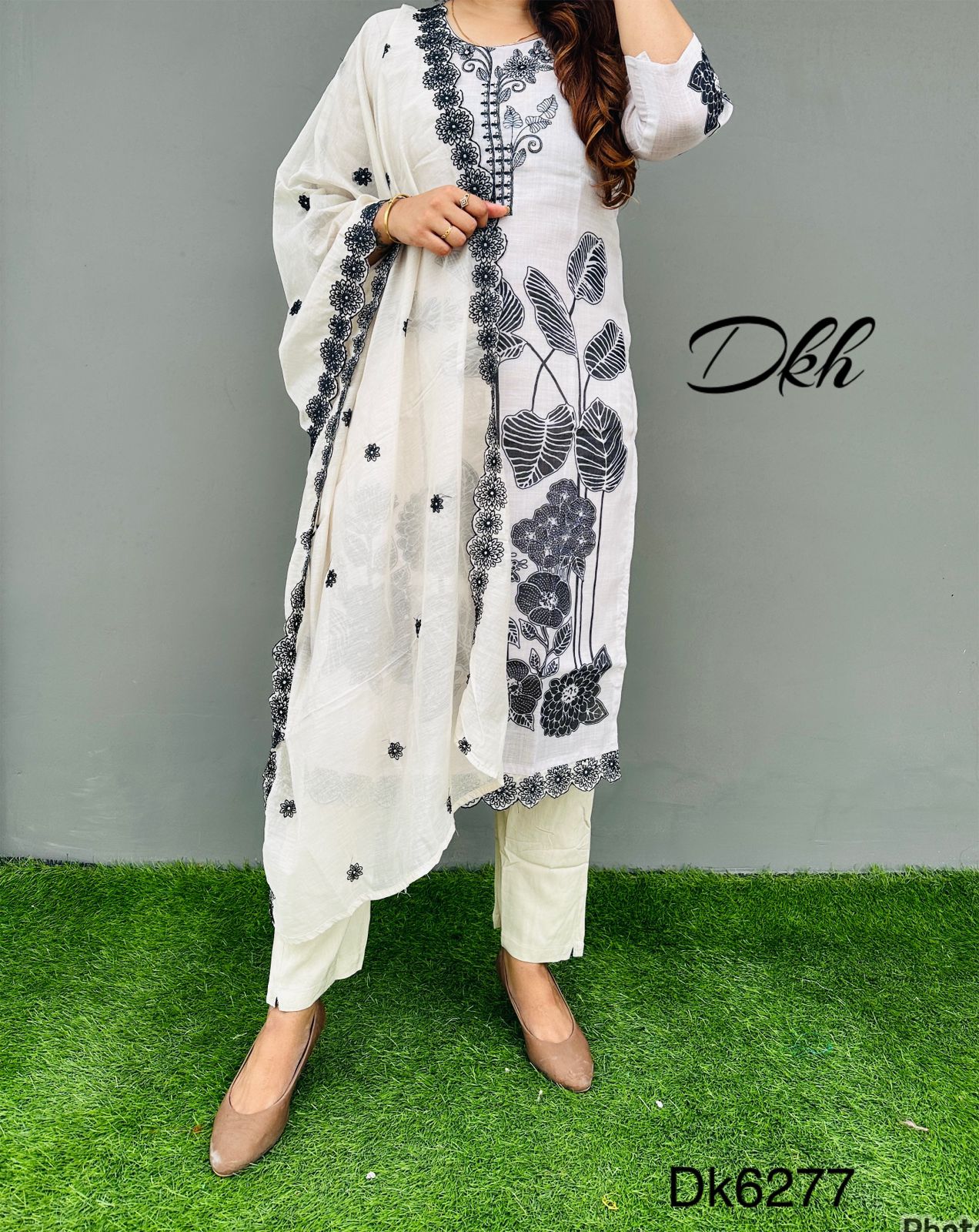 Dk6277 Premium pure linen 3 pc suit set beautifully embroidered on front as well as back..