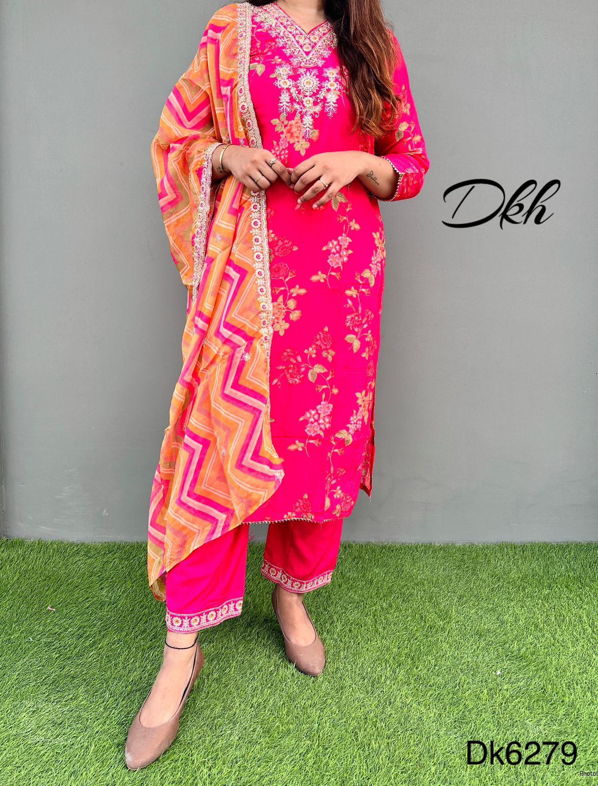 dk6269 Premium pure silk 3 pc suit set with lining inside paired up with pure organza dupatta.